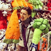 Что делать если трескаются губы?